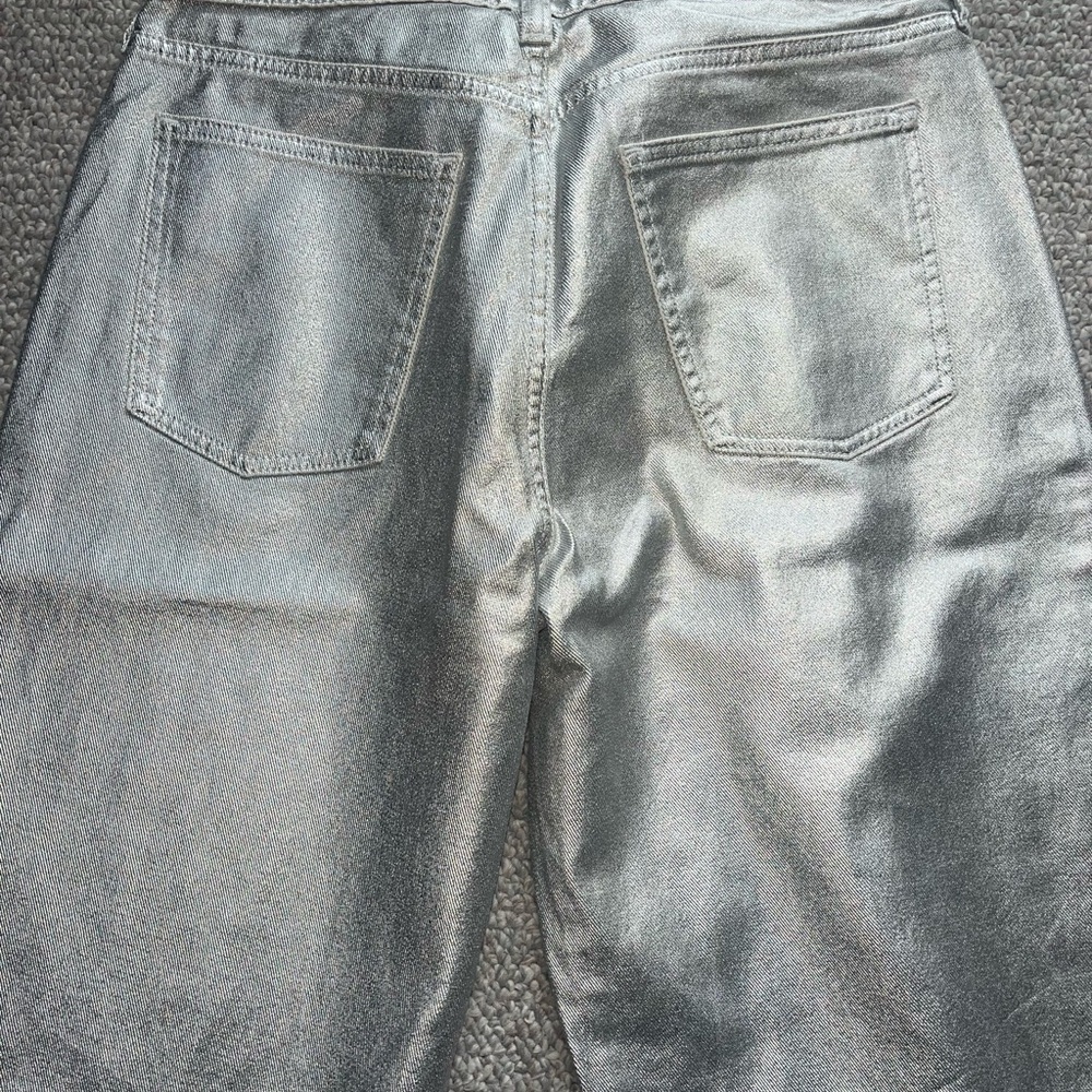 Universal Thread Silver Coated Jeans 8/R - Picture 4 of 6